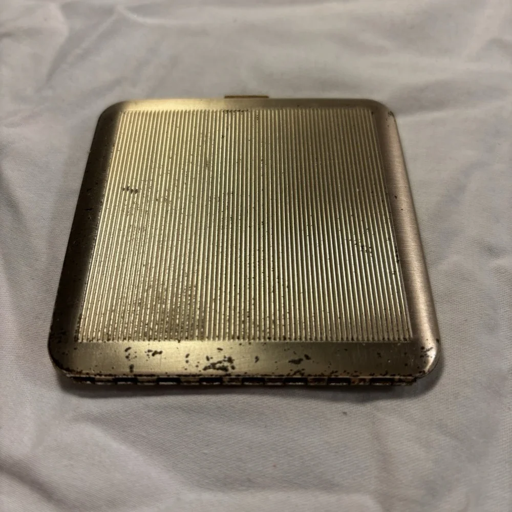 Vintage Dorset-Rex Fifth Avenue Gold Tone Powder Compact - Empty Cracked Mirror